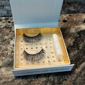 Battington Lashes in Harlow